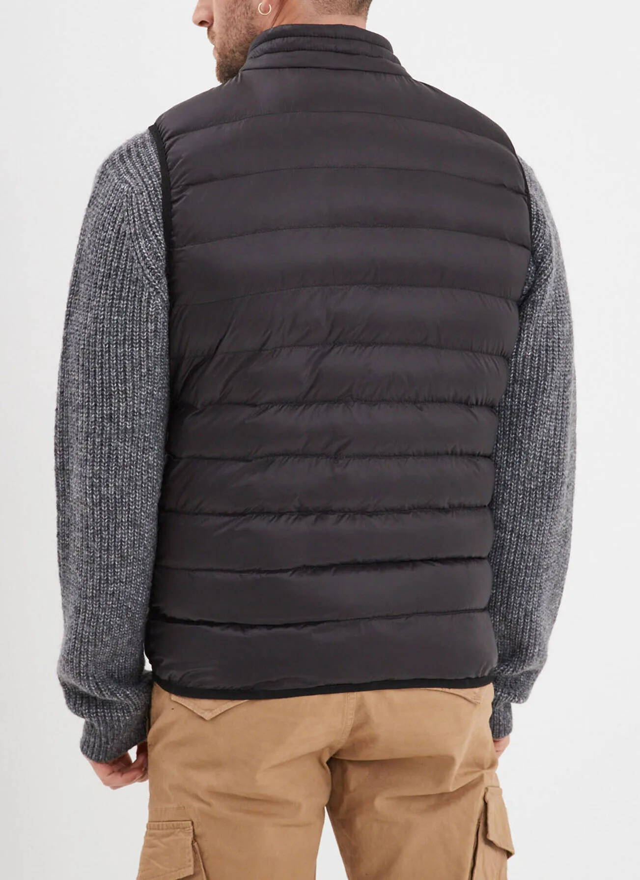 Black sleeveless down jacket “103101”